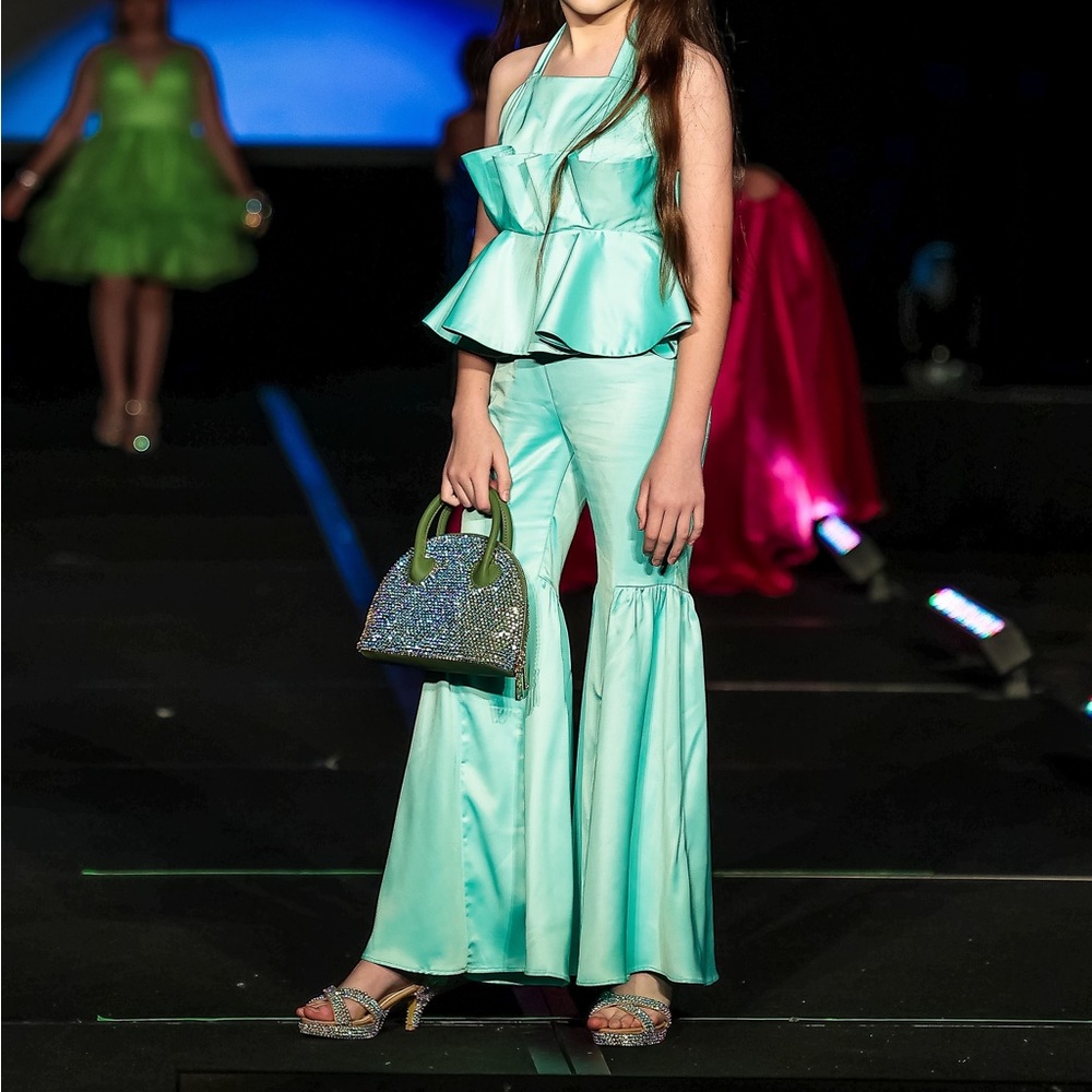 Mint Marc Defang Fun Fashion